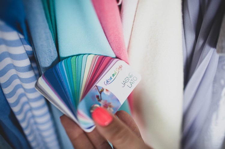 wachlarz kolorow + szafa + analiza kolorystyczna.jpg